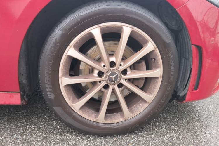 Used Mercedes-Benz A-Class 2020 Restyled A 200 L Sport Sedan Dynamic Version Right Front Wheel Hub