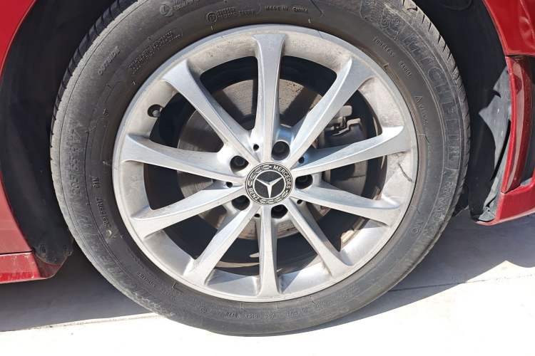 Used Mercedes-Benz A-Class 2020 Restyled A 200 L Sport Sedan Fashion Version Right Front Wheel Hub