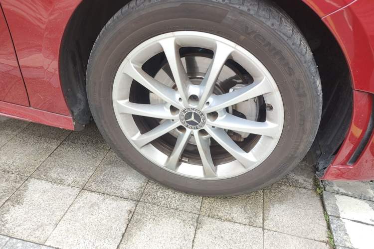 Used Mercedes-Benz A-Class 2020 Restyled A 200 L Sport Sedan Fashion Version Right Front Wheel Hub