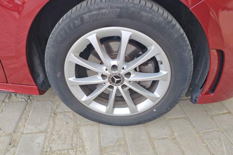 Used Mercedes-Benz A-Class 2020 Restyled A 200 L Sport Sedan Fashion Version Right Front Wheel Hub