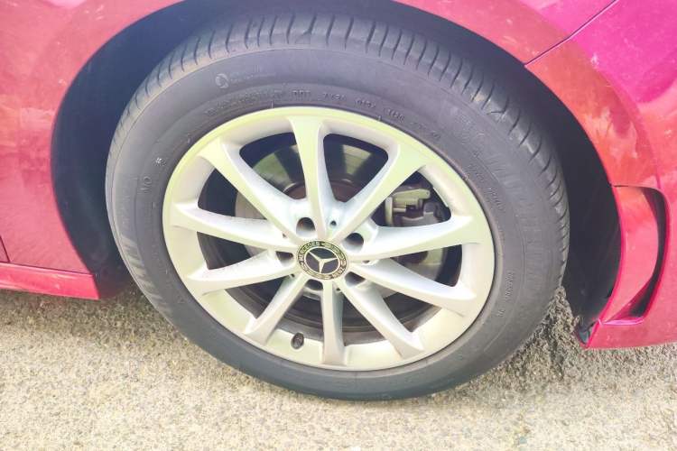 Used Mercedes-Benz A-Class 2020 Restyled A 200 L Sport Sedan Fashion Version Right Front Wheel Hub