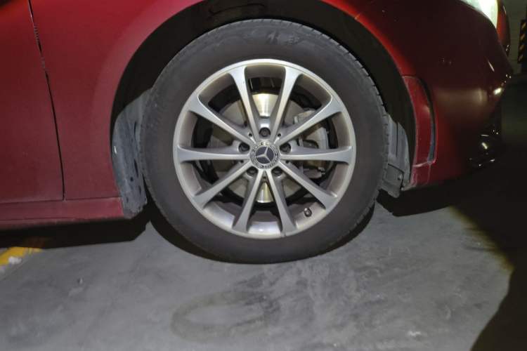Used Mercedes-Benz A-Class 2020 Restyled A 200 L Sport Sedan Fashion Version Right Front Wheel Hub