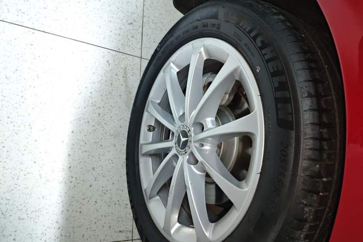 Used Mercedes-Benz A-Class 2020 Restyled A 200 L Sport Sedan Fashion Version Right Rear Wheel Hub