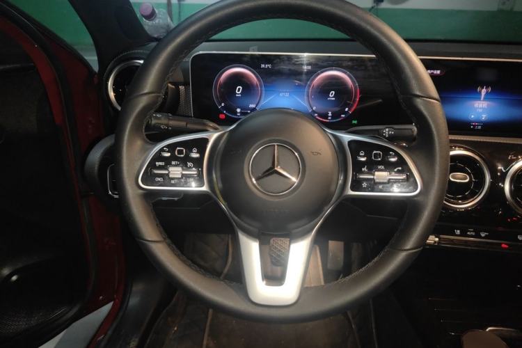 Used Mercedes-Benz A-Class 2020 Restyled A 200 L Sport Sedan Fashion Version Steering Wheel