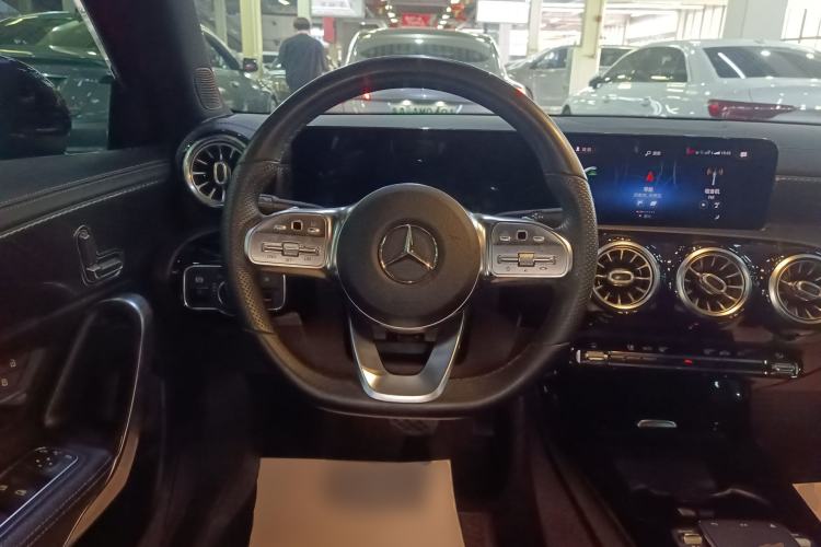 Used Mercedes-Benz A-Class 2020 Restyled A 200 L Sport Sedan Fashion Version Steering Wheel