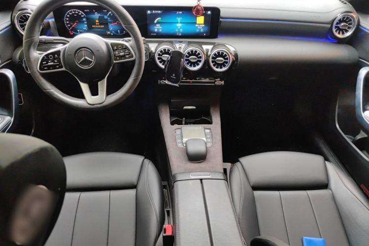 Used Mercedes-Benz A-Class 2020 Facelift A 180 L Sport Sedan Special Configuration Center Console