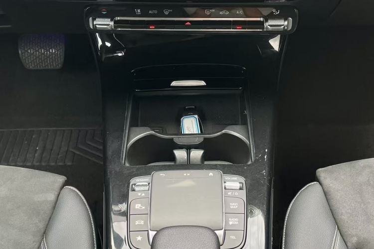 Used Mercedes-Benz A-Class 2020 Restyled A 200 L Sport Sedan Fashion Version Gear Lever