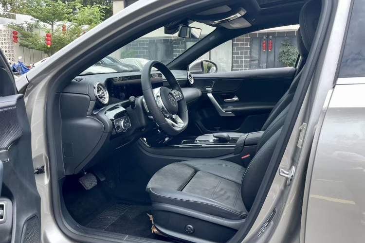 Used Mercedes-Benz A-Class 2020 Restyled A 200 L Sport Sedan Fashion Version Interior 3