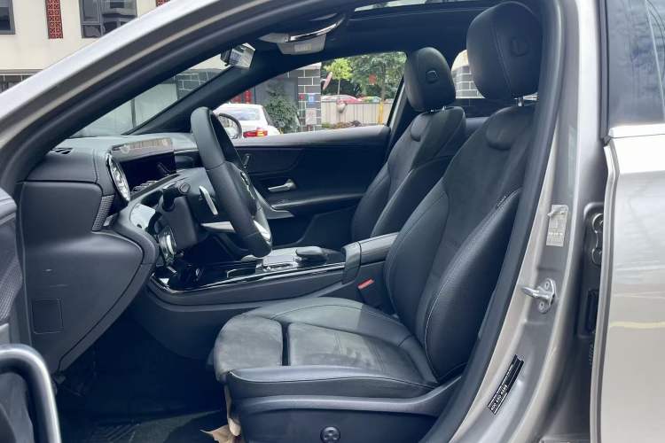 Used Mercedes-Benz A-Class 2020 Restyled A 200 L Sport Sedan Fashion Version Interior 4