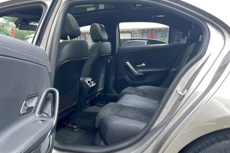 Used Mercedes-Benz A-Class 2020 Restyled A 200 L Sport Sedan Fashion Version Interior 6
