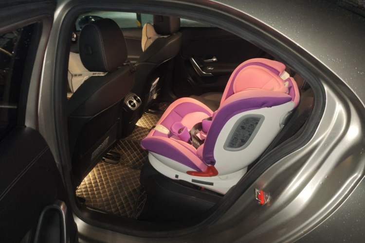 Used Mercedes-Benz A-Class 2020 Restyled A 200 L Sport Sedan Fashion Version Left Rear Seat
