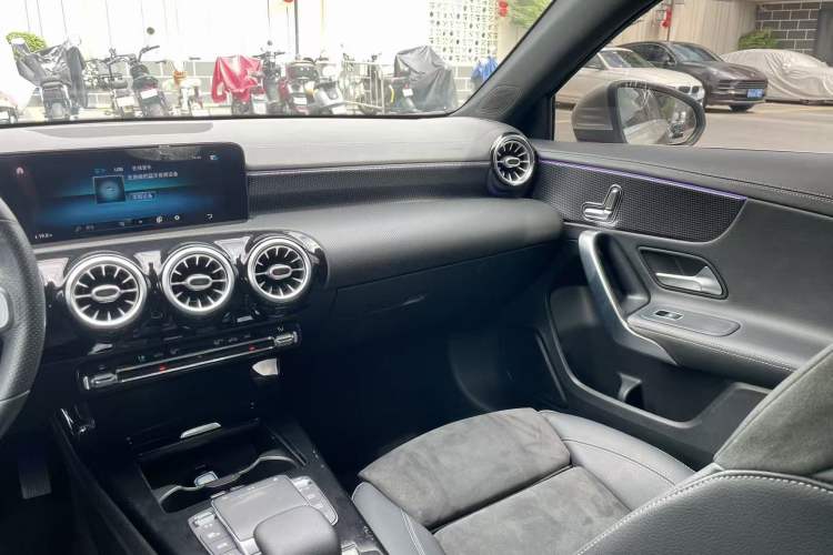 Used Mercedes-Benz A-Class 2020 Restyled A 200 L Sport Sedan Fashion Version Right Front Seat