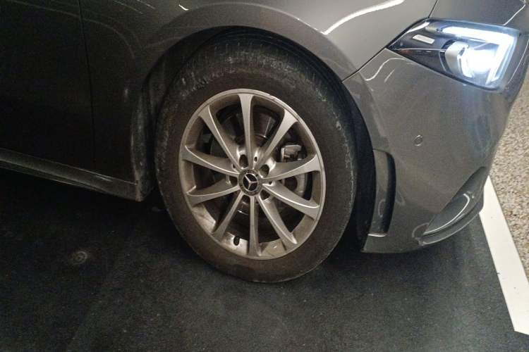 Used Mercedes-Benz A-Class 2020 Restyled A 200 L Sport Sedan Fashion Version Right Front Wheel Hub