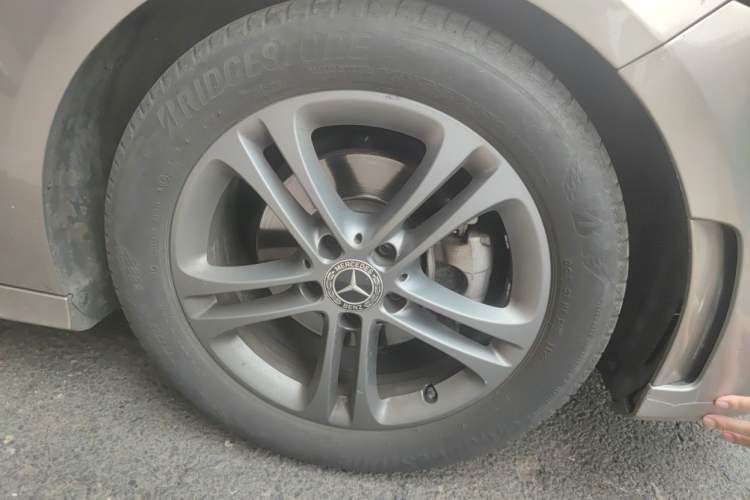 Used Mercedes-Benz A-Class 2020 Facelift A 180 L Sport Sedan Special Configuration Right Front Wheel Hub