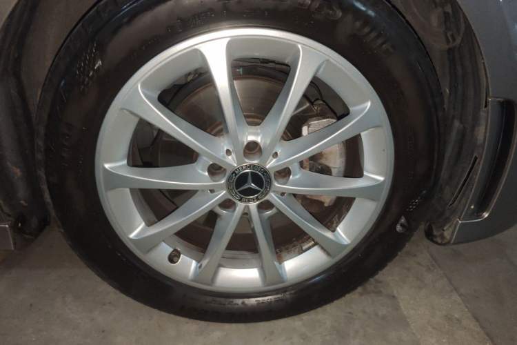 Used Mercedes-Benz A-Class 2020 Restyled A 200 L Sport Sedan Fashion Version Right Front Wheel Hub