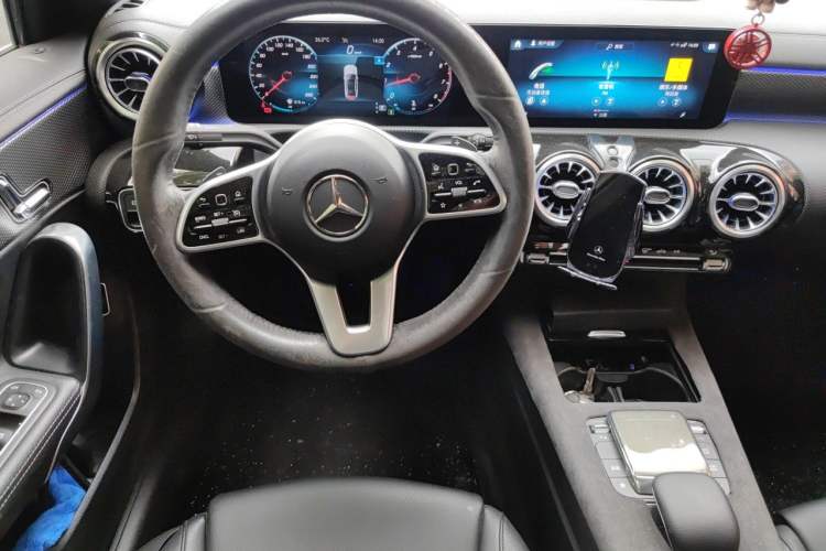 Used Mercedes-Benz A-Class 2020 Facelift A 180 L Sport Sedan Special Configuration Steering Wheel