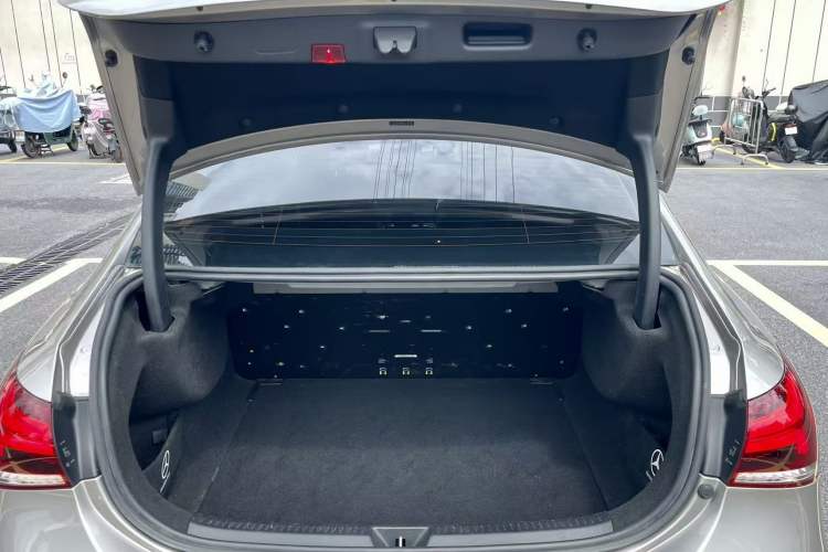 Used Mercedes-Benz A-Class 2020 Restyled A 200 L Sport Sedan Fashion Version Trunk