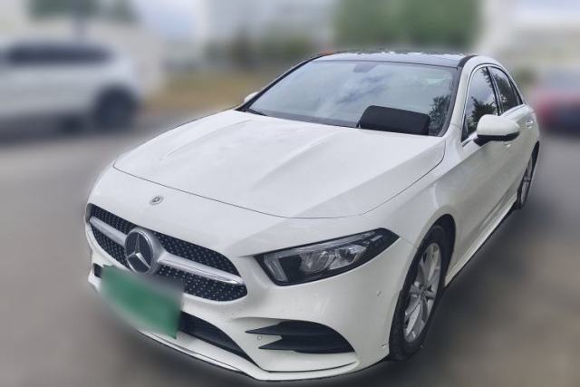 Ojetý Mercedes-Benz A-Class 2020 Restyled A 200 L Sport Sedan Dynamic Version