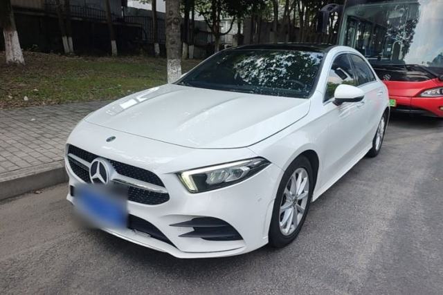Ojetý Mercedes-Benz A-Class 2020 A 200 L Sport Sedan
