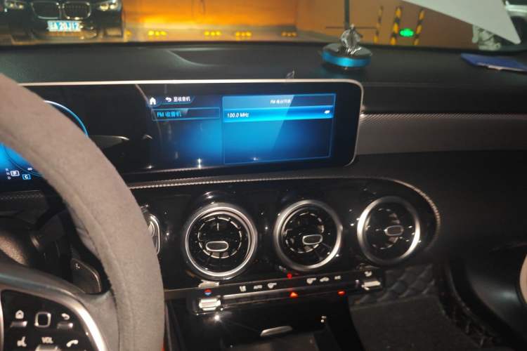Used Mercedes-Benz A-Class 2020 Facelift A 180 L Sport Sedan Special Configuration Audio And AC Panel