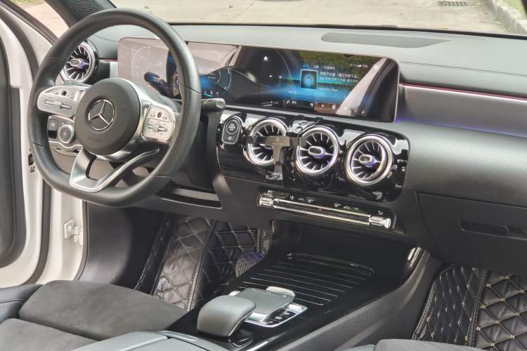 Used Mercedes-Benz A-Class 2020 A 220 L 4MATIC Sport Sedan Audio And AC Panel