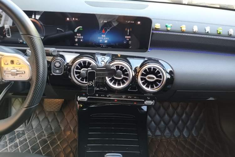 Used Mercedes-Benz A-Class 2020 Restyled A 200 L Sport Sedan Fashion Version Audio And AC Panel