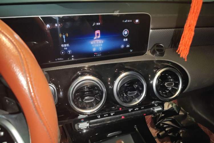 Used Mercedes-Benz A-Class 2020 Facelift A 180 L Sport Sedan Special Configuration Audio And AC Panel