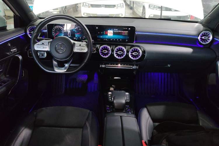 Used Mercedes-Benz A-Class 2020 Restyled A 200 L Sport Sedan Fashion Version Center Console