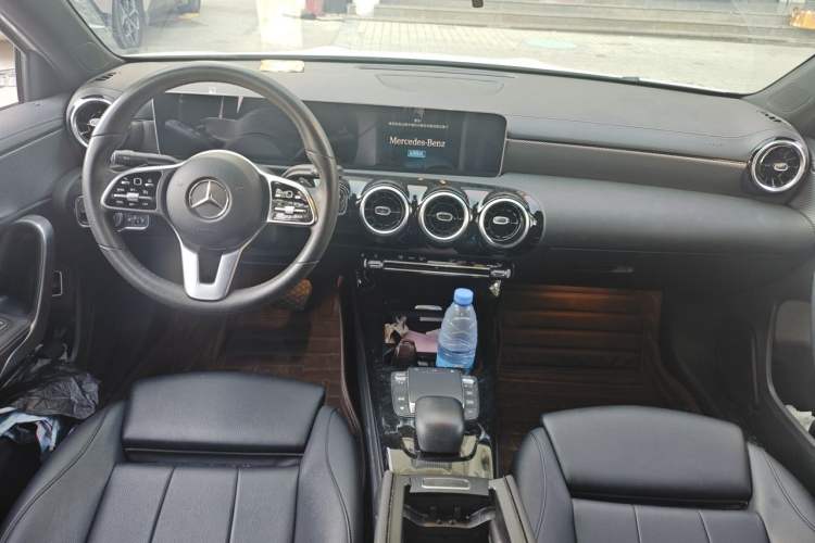 Used Mercedes-Benz A-Class 2020 Facelift A 180 L Sport Sedan Special Configuration Center Console