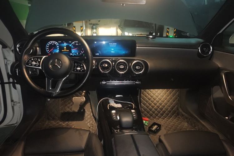 Used Mercedes-Benz A-Class 2020 Facelift A 180 L Sport Sedan Special Configuration Center Console