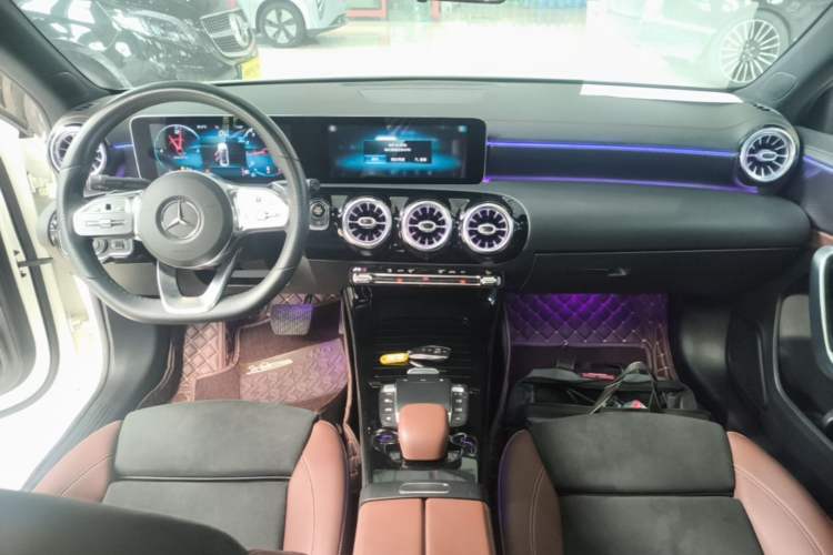 Used Mercedes-Benz A-Class 2020 Restyled A 200 L Sport Sedan Fashion Version Center Console