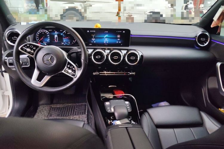 Used Mercedes-Benz A-Class 2020 Facelift A 180 L Sport Sedan Special Configuration Center Console