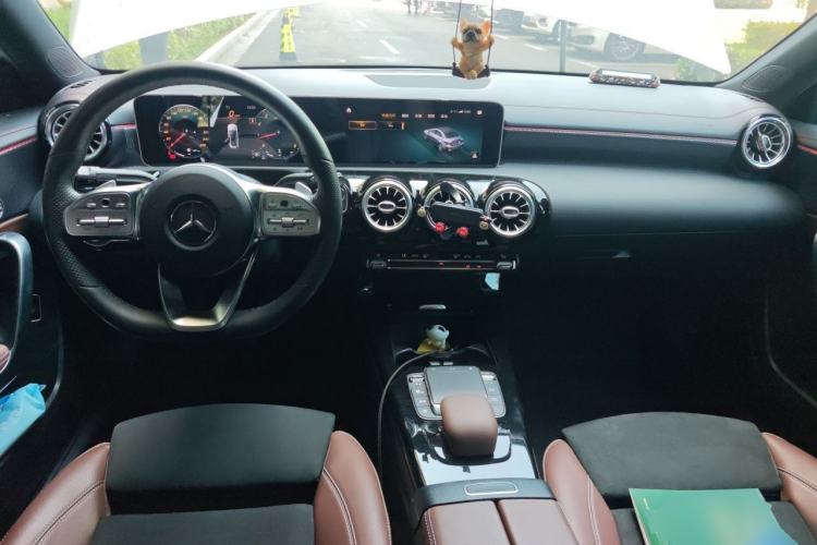 Used Mercedes-Benz A-Class 2020 Restyled A 200 L Sport Sedan Fashion Version Center Console