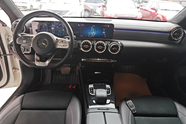 Used Mercedes-Benz A-Class 2020 A 220 L 4MATIC Sport Sedan Center Console