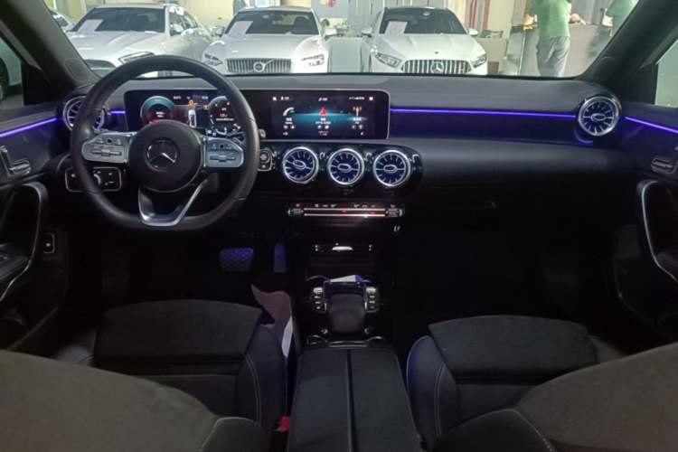 Used Mercedes-Benz A-Class 2020 Restyled A 200 L Sport Sedan Fashion Version Center Console