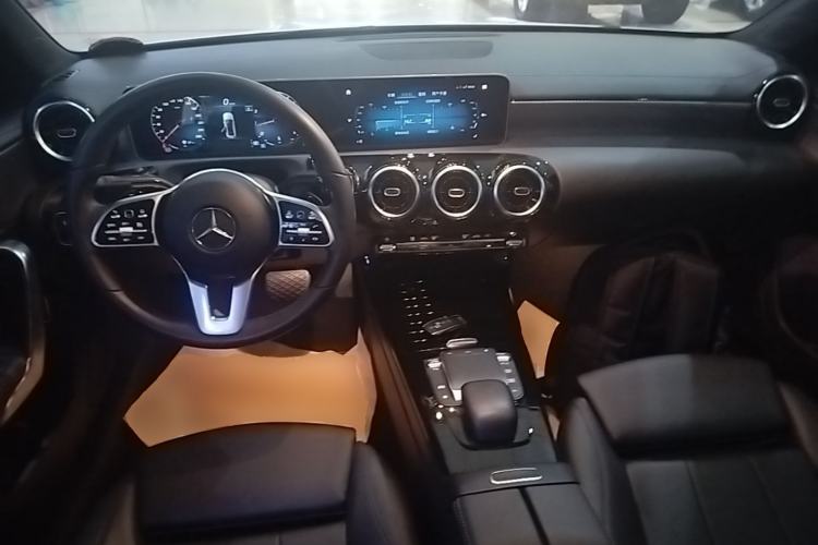 Used Mercedes-Benz A-Class 2020 Facelift A 180 L Sport Sedan Special Configuration Center Console