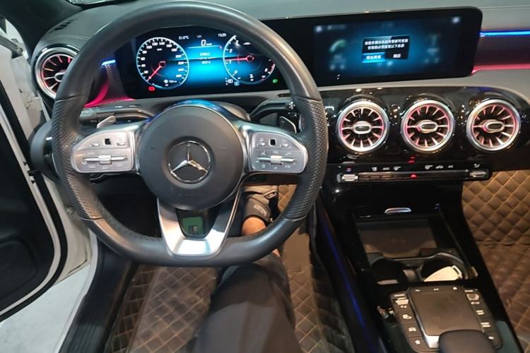 Used Mercedes-Benz A-Class 2020 Restyled A 200 L Sport Sedan Fashion Version Center Console