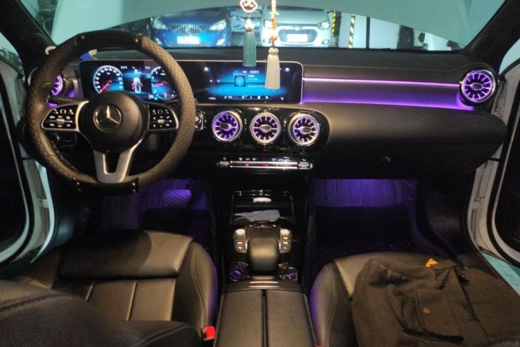 Used Mercedes-Benz A-Class 2020 Facelift A 180 L Sport Sedan Special Configuration Center Console