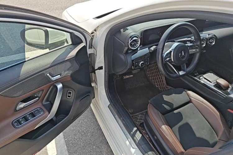 Used Mercedes-Benz A-Class 2020 Restyled A 200 L Sport Sedan Fashion Version Driver Seat