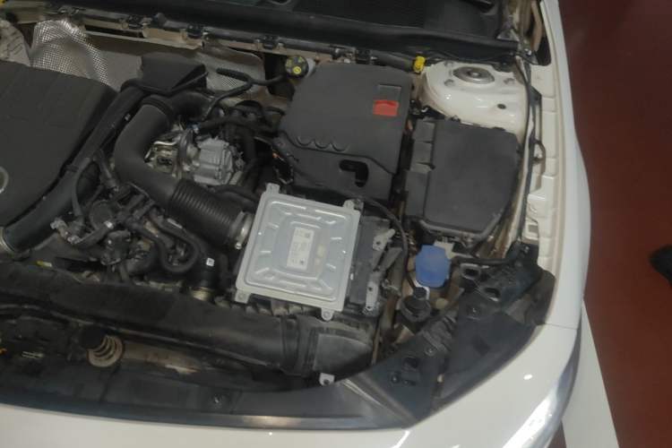Used Mercedes-Benz A-Class 2020 A 200 L Sport Sedan Engine Bay Left