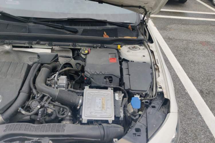 Used Mercedes-Benz A-Class 2020 A 200 L Sport Sedan Engine Bay Left