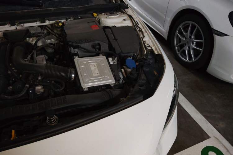 Used Mercedes-Benz A-Class 2020 A 200 L Sport Sedan Engine Bay Left