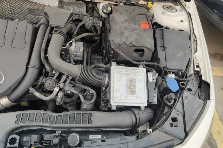 Used Mercedes-Benz A-Class 2020 A 180 L Engine Bay Left