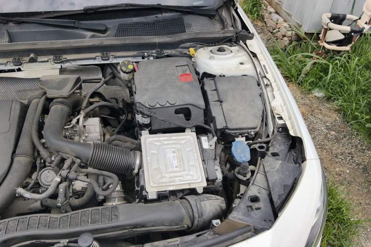 Used Mercedes-Benz A-Class 2020 A 200 L Sport Sedan Engine Bay Left