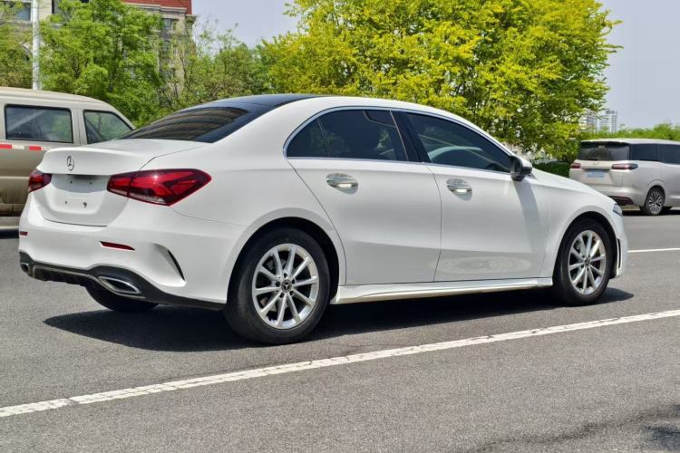 Used Mercedes-Benz A-Class 2020 Restyled A 200 L Sport Sedan Fashion Version Exterior 3
