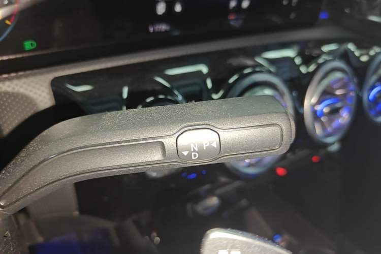 Used Mercedes-Benz A-Class 2020 Restyled A 200 L Sport Sedan Fashion Version Gear Lever