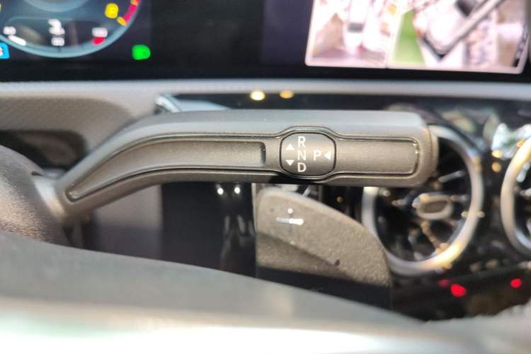 Used Mercedes-Benz A-Class 2020 Facelift A 180 L Sport Sedan Special Configuration Gear Lever