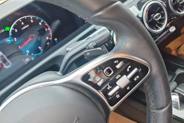 Used Mercedes-Benz A-Class 2020 Restyled A 200 L Sport Sedan Dynamic Version Gear Lever