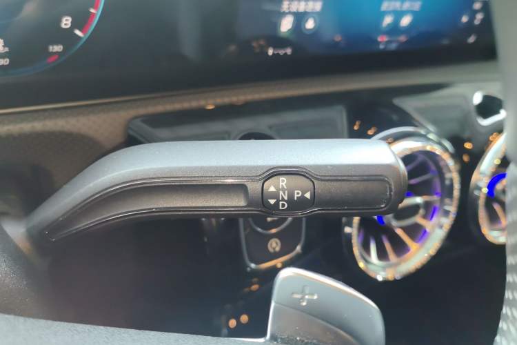 Used Mercedes-Benz A-Class 2020 Restyled A 200 L Sport Sedan Fashion Version Gear Lever