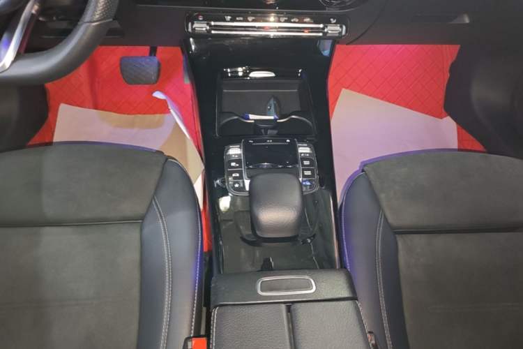 Used Mercedes-Benz A-Class 2020 Restyled A 200 L Sport Sedan Fashion Version Gear Lever
